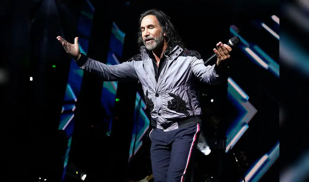 Marco Antonio Solís se vuelve objeto de deseo tras publicar foto en gimnasio [FOTOS]