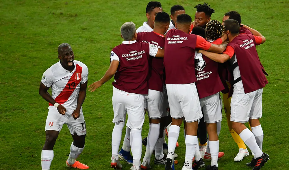 Marathon respondió sobre el supuesto desteñido en la camiseta de Perú en la Copa América 2019. | Foto: AFP Marathon respondió sobre el supuesto desteñido en la camiseta de Perú en la Copa América 2019. | Foto: AFP