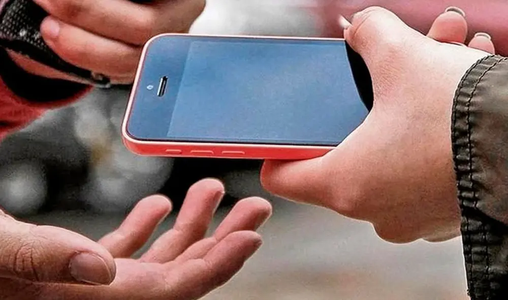 Tras sufrir el robo de su celular descubrió que este se encontraba en una tienda de tecnología. Foto: La República/archivo