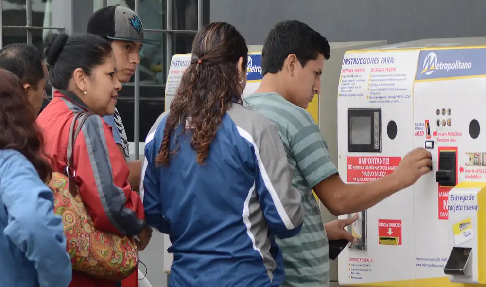 Usuarios deben acercarse al Centro de Atención de Tarjetas (CAT) de la estación Central o de los terminales Naranjal y Matellini. Foto: La República
