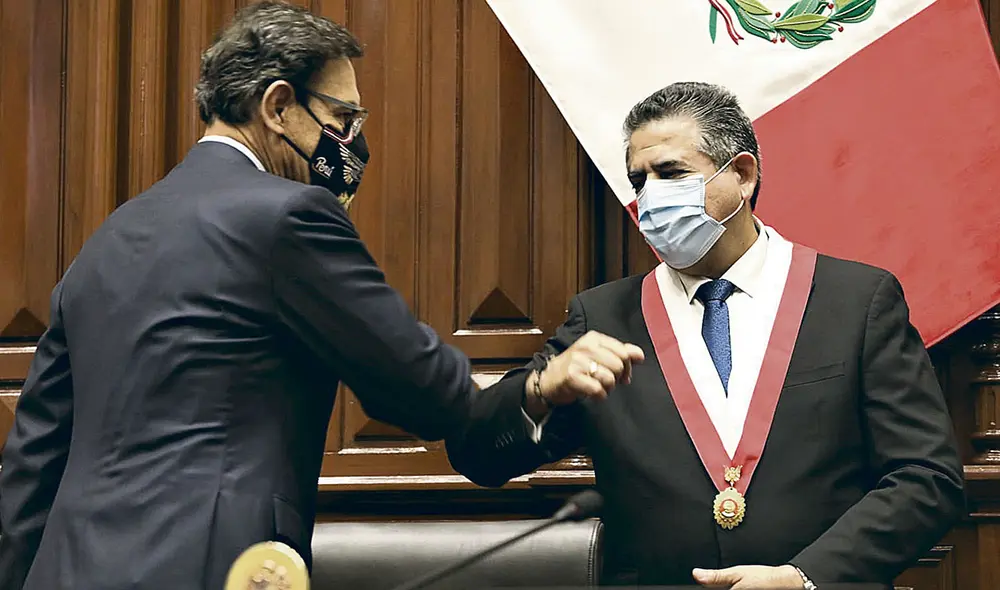 Vizcarra ayer acudió al Congreso a ejercer su defensa. Todo indica que el Parlamento ya había decidido vacarlo. Merino logra su objetivo de asumir la presidencia. Foto: difusión Vizcarra ayer acudió al Congreso a ejercer su defensa. Todo indica que el Parlamento ya había decidido vacarlo. Merino logra su objetivo de asumir la presidencia. Foto: difusión