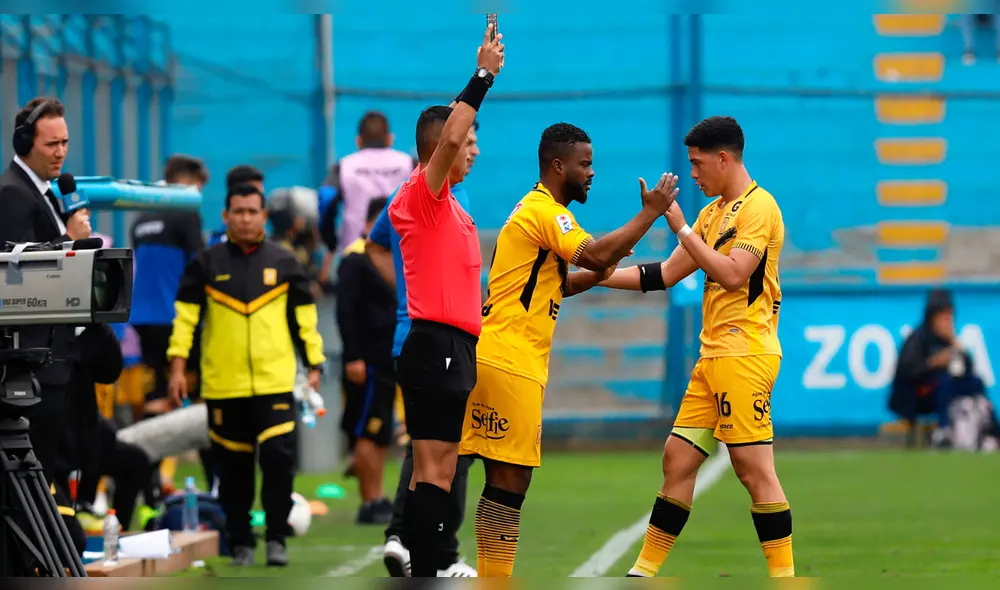 La Academia Cantolao fue su último club en Primera División. Con el Delfín jugó toda la temporada 2019.