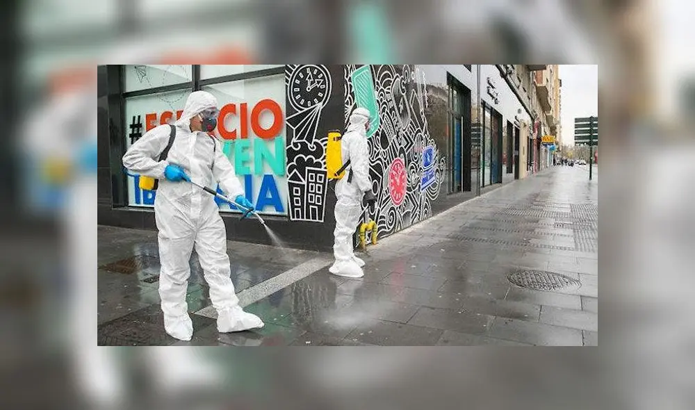 Desinfección en calles de Madrid, España. Foto: EFE.