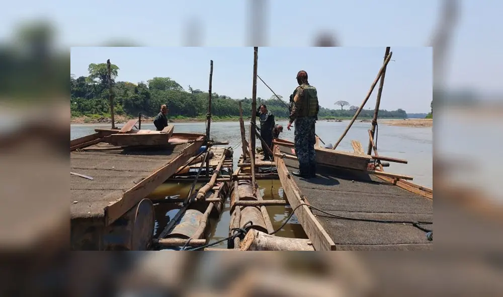 En total se destruyeron seis balsas carrancheras con sus respectivos motores e instrumentos. (Foto: Difusión) En total se destruyeron seis balsas carrancheras con sus respectivos motores e instrumentos. (Foto: Difusión)