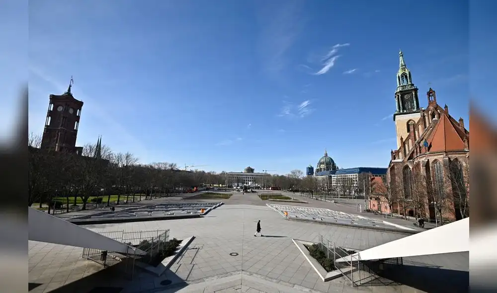 A general view shows the Alexanderplatz square in Berlin with the German capital's landmarks Rotes Rathaus (L, Red City Hall) and Nikolaikirche (R, St Nicholas Church) on March 16, 2020, as touristic activities came to a halt due to the spread of the novel coronavirus. (Photo by Tobias Schwarz / AFP)