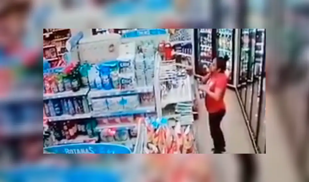 Facebook Viral: mujer es captada untándose líquido limpiador en su zona íntima para robar en tienda 