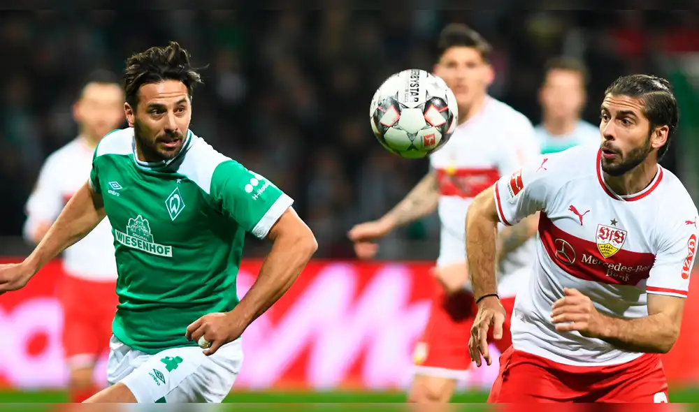 Claudio Pizarro: directivo del Werder Bremen criticó la actitud del peruano al posar con una cerveza cuando el equipo pelea el descenso.
