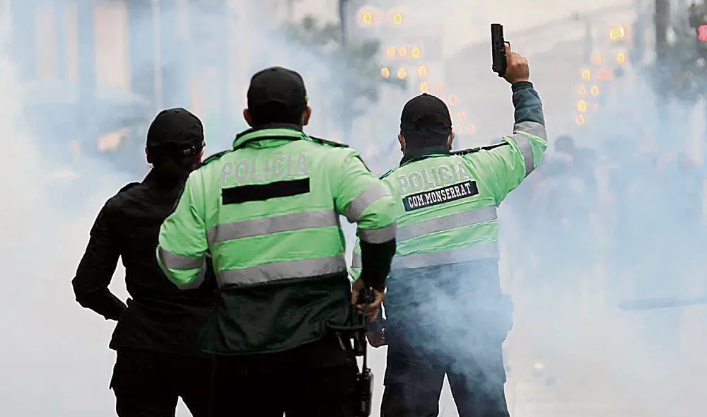 policia disparos protestas vacancia foto jorge cerdan policia disparos protestas vacancia foto jorge cerdan