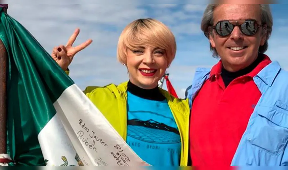 Edith González y su esposo Lorenzo Lazo con la bandera mexicana. Foto: Instagram