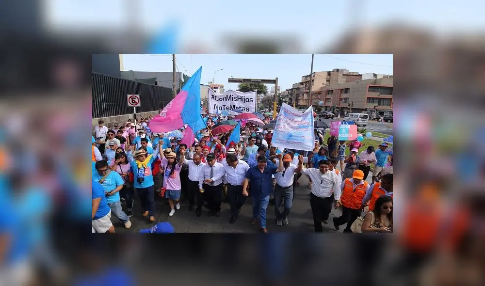 ‘Con mis hijos no te metas’: así se desarrolla la marcha contra la “ideología de género” | FOTOS y VIDEOS ‘Con mis hijos no te metas’: así se desarrolla la marcha contra la “ideología de género” | FOTOS y VIDEOS