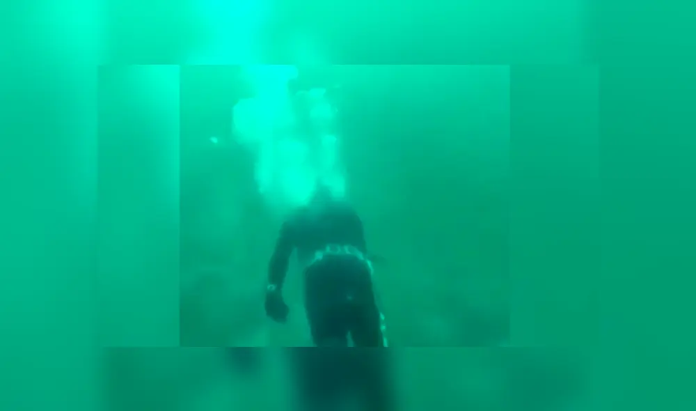 Vía Facebook. Un buzo se encontraba en el fondo del océano, sin imaginar que un feroz tiburón lo estaba acechando.