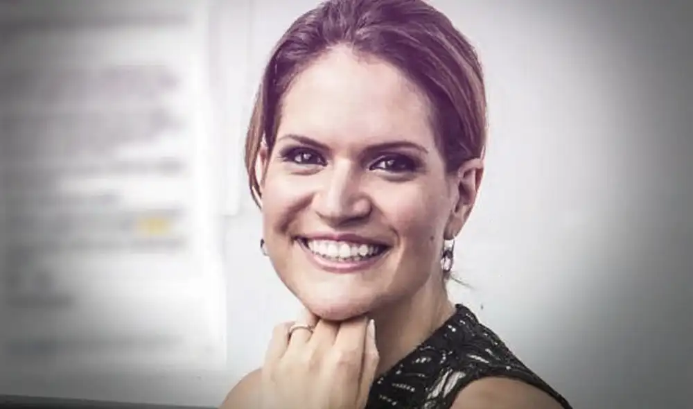 Lorena Alvarez cocina pollo a la brasa