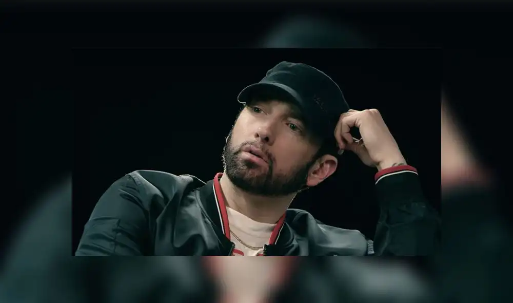 Eminem lanzó su primer álbum de estudio Infinite en 1996, pero recién se hizo popular en 1999 con su segundo álbum The Slim Shady LP, el cual ganó un premio Grammy por Mejor Álbum de Rap. Eminem lanzó su primer álbum de estudio Infinite en 1996, pero recién se hizo popular en 1999 con su segundo álbum The Slim Shady LP, el cual ganó un premio Grammy por Mejor Álbum de Rap.