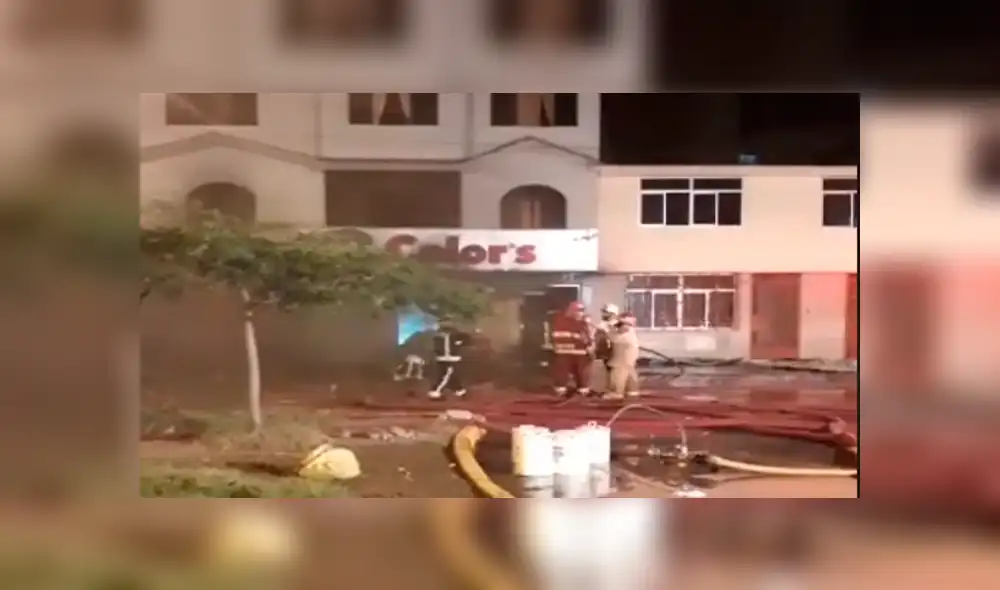 Comas: voraz incendio consumió una tienda de pinturas [VIDEO]