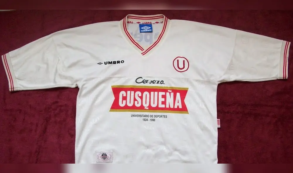 El sencillo diseño de la camiseta de Universitario de Deportes del Clausura de 1998 se ganó el corazón de los hinchas. (Foto: Camiseta Crema Blog) El sencillo diseño de la camiseta de Universitario de Deportes del Clausura de 1998 se ganó el corazón de los hinchas. (Foto: Camiseta Crema Blog)