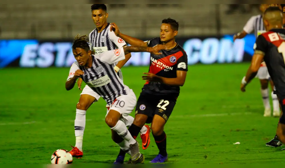 Pequeña hincha de Alianza Lima desistió en ir al estadio por pelea de barras