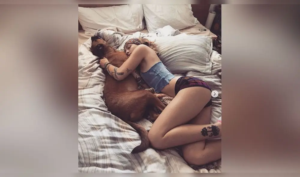 Hija de Michael Jackson posa desnuda junto a su mascota y es criticada en redes 