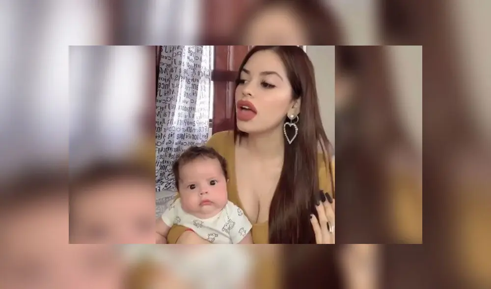 Bebé escucha a su madre cantar y no puede evitar vomitar [VIDEO]