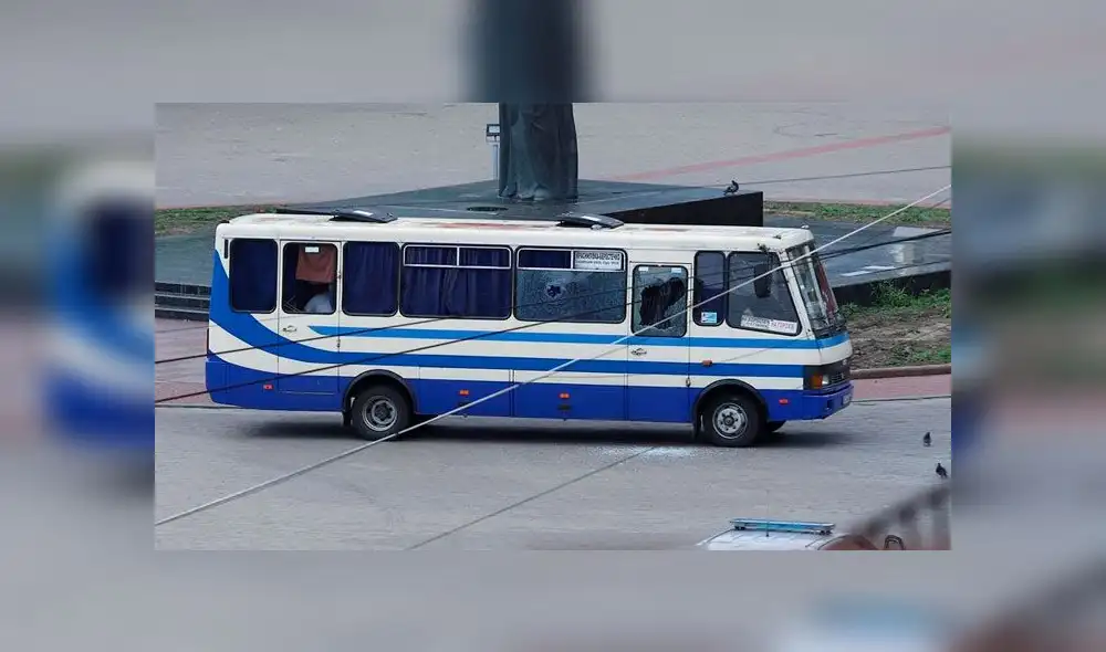 Un sujeto secuestra a 20 pasajeros en la ciudad de Lutsk, Ucrania. (Foto: EFE - Nikolay Martynyuk)