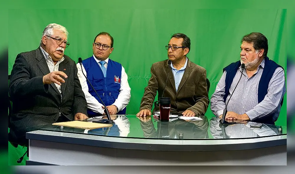 Panel en la república. Rodolfo Marquina, Ángel Manrique y Carlos Leyton abordan la conflictividad social en el país.
