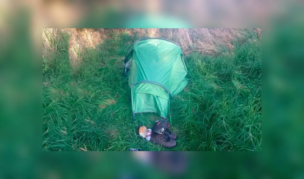 Lleva en su mochila de viaje una tienda de campaña. Foto: Metro Lleva en su mochila de viaje una tienda de campaña. Foto: Metro