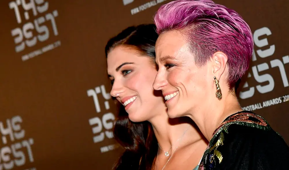 Las futbolistas norteamericanas Megan Rapinoe y Alex Morgan dejaron de hablar en medio de una entrevista en la alfombra roja de los premios The Best para voltearse a ver el ingreso de Lionel Messi a la gala celebrada en Milán. Las futbolistas norteamericanas Megan Rapinoe y Alex Morgan dejaron de hablar en medio de una entrevista en la alfombra roja de los premios The Best para voltearse a ver el ingreso de Lionel Messi a la gala celebrada en Milán.