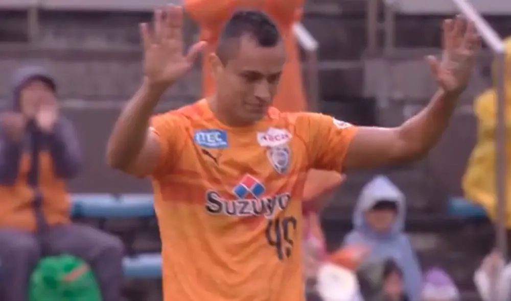 El brasileño Douglas Matos se hizo viral en YouTube por un peculiar gol en la Liga de Japón. El brasileño Douglas Matos se hizo viral en YouTube por un peculiar gol en la Liga de Japón.