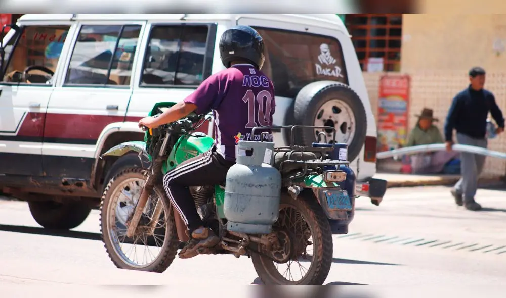 En Cusco reactivarán norma que prohíbe transporte de balones de gas en motos y bicicletas.