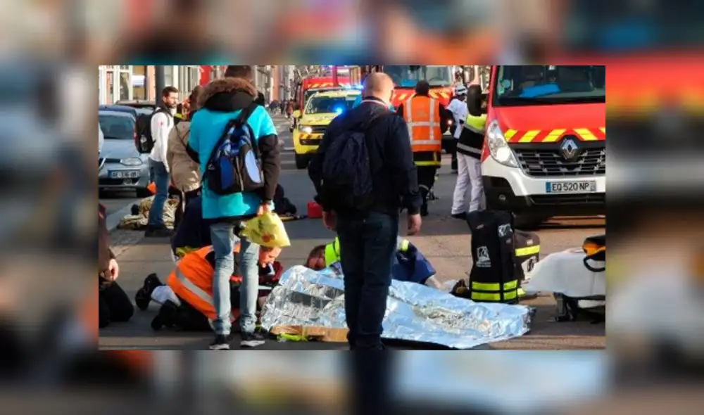 Conductor impaciente embiste a multitud en protesta de los 'chalecos amarillos' [VIDEO]