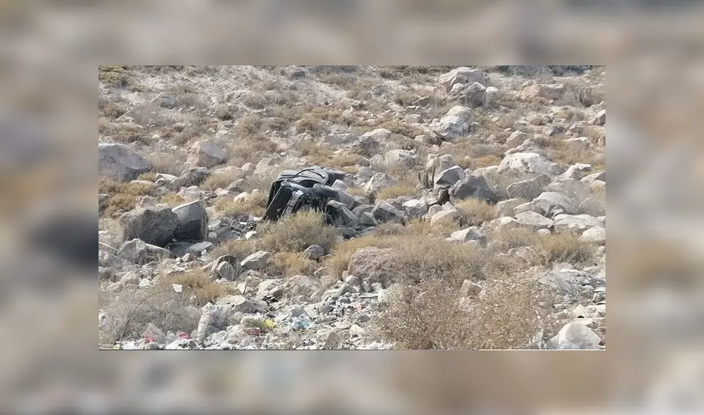 Camioneta cayó a barranco de más de 100 metros en carretera Arequipa - Yura Camioneta cayó a barranco de más de 100 metros en carretera Arequipa - Yura