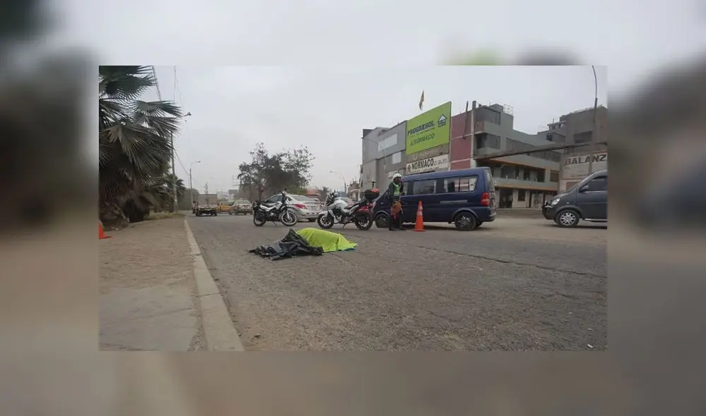 Vecinos se quejaron que el mal estado de las pistas y la falta de semáforos producen constantes accidentes mortales. (Foto: Grace Mora / La República) Vecinos se quejaron que el mal estado de las pistas y la falta de semáforos producen constantes accidentes mortales. (Foto: Grace Mora / La República)