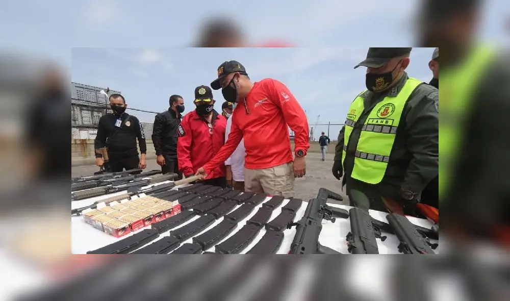 A person wearing a mask depicting Russian President Vladimir Putin along with the  others gathers on Pushkinskaya Square to protest against amendments to the Constitution of Russia in downtown Moscow on July 1, 2020, as Russians vote in the final day of a ballot on constitutional reforms allowing President Putin to potentially stay in power until 2036. (Photo by Kirill KUDRYAVTSEV / AFP)