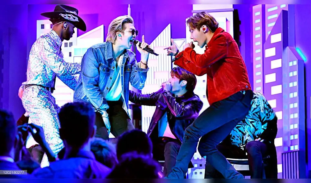 BTS durante su performance con Lil Nas X en el escenario de la 62 edición anual de los Premios GRAMMY en el  STAPLES Center, el 26 de enero del 2020.