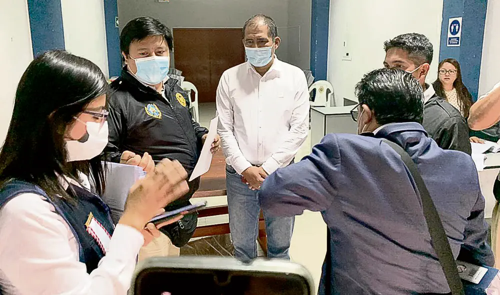 detenido. Gobernador de Áncash, Juan Morillo, es acusado de colusión. Fue detenido de manera preliminar junto a 5 funcionarios.