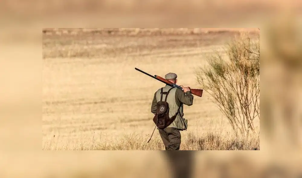 El padre publicó una foto de su hijo en la que alude que él también será cazador. Foto: referencial / Efe El padre publicó una foto de su hijo en la que alude que él también será cazador. Foto: referencial / Efe