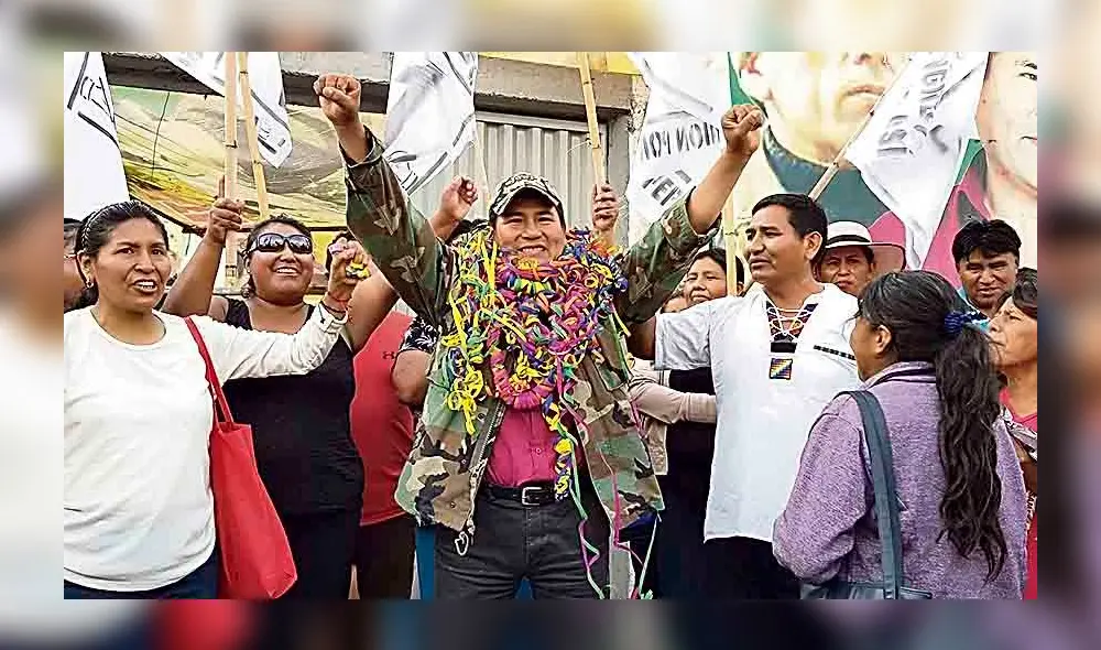 postura radical. Virtual congresista en Tacna por UPP, Héctor Maquera Chávez, salió a celebrar con sus simpatizantes. Sostuvo que se debe promover una revolución en el país.