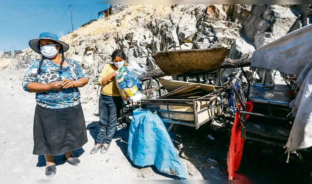 ella es teresa. Vendía jugos en el Avelino Cáceres en este triciclo que ahora se oxida. Tiene cinco hijos, se separó de su esposo, no trabaja porque tiene miedo a contagiarse con el virus. ella es teresa. Vendía jugos en el Avelino Cáceres en este triciclo que ahora se oxida. Tiene cinco hijos, se separó de su esposo, no trabaja porque tiene miedo a contagiarse con el virus.