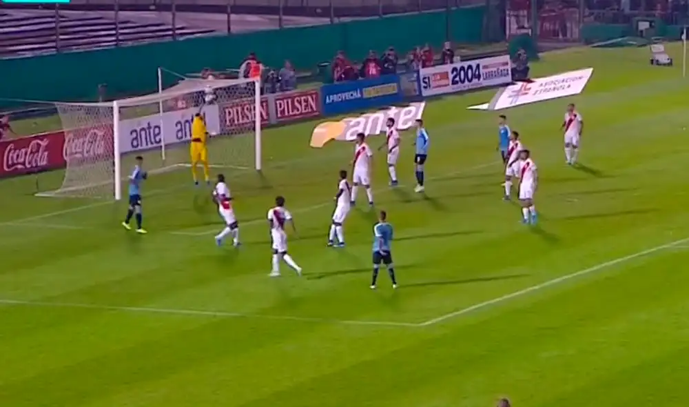 Pedro Gallese realizó una sensacional atajada ante Uruguay. (Créditos: Captura) Pedro Gallese realizó una sensacional atajada ante Uruguay. (Créditos: Captura)