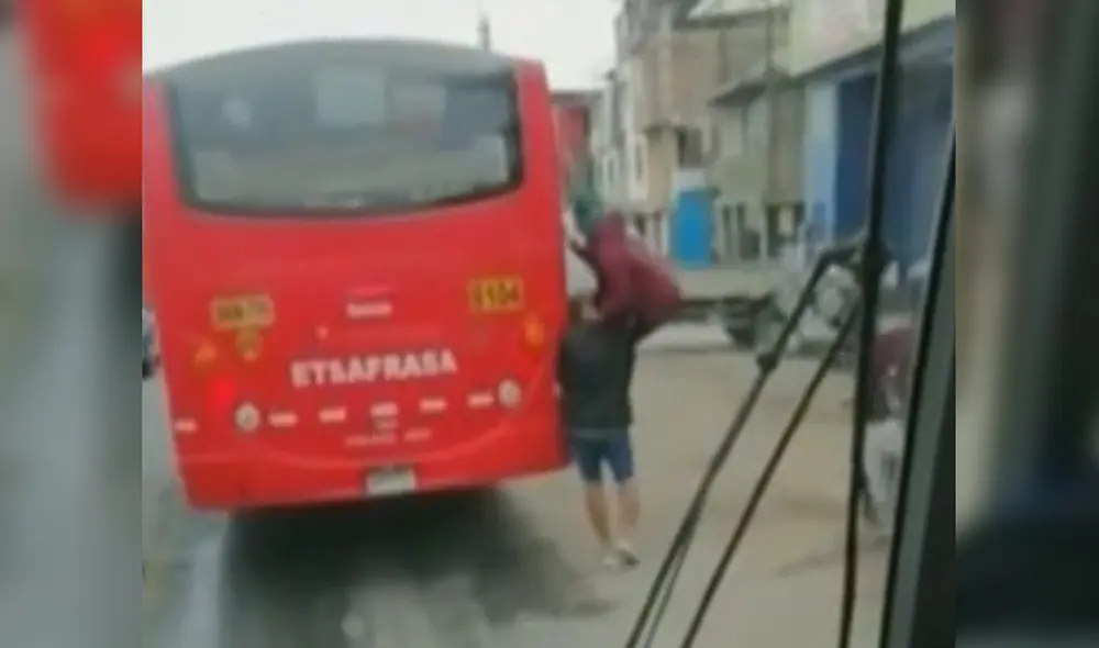 Conductores de buses aseguraron que sus pasajeros sufren robos a diario. (Foto: Captura de video / Latina Noticias) Conductores de buses aseguraron que sus pasajeros sufren robos a diario. (Foto: Captura de video / Latina Noticias)