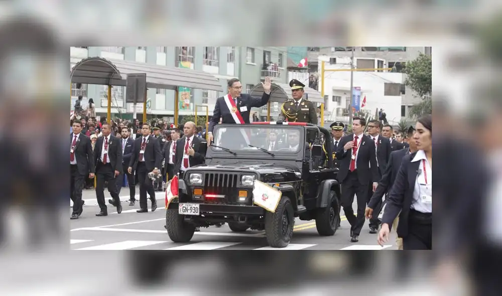 Familias enteras disfrutaron del variado y colorido cronograma del Desfile Militar. (Foto: La República)