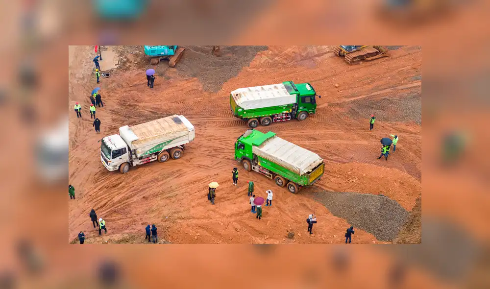 China: transmiten en vivo la construcción de hospital especializado para atender casos de coronavirus [VIDEO]