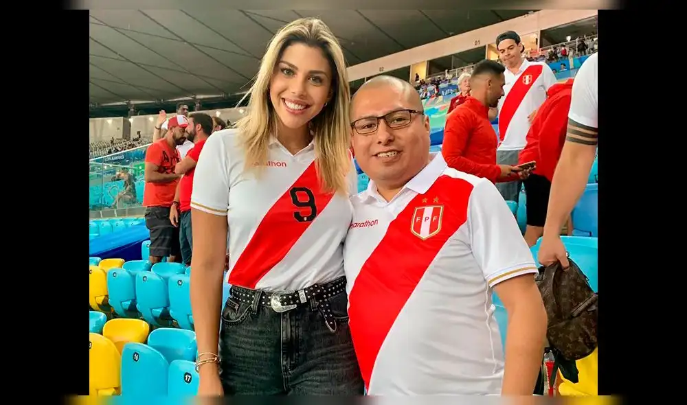 Captan a Alondra García Miró alentando a Paolo Guerrero y a la selección