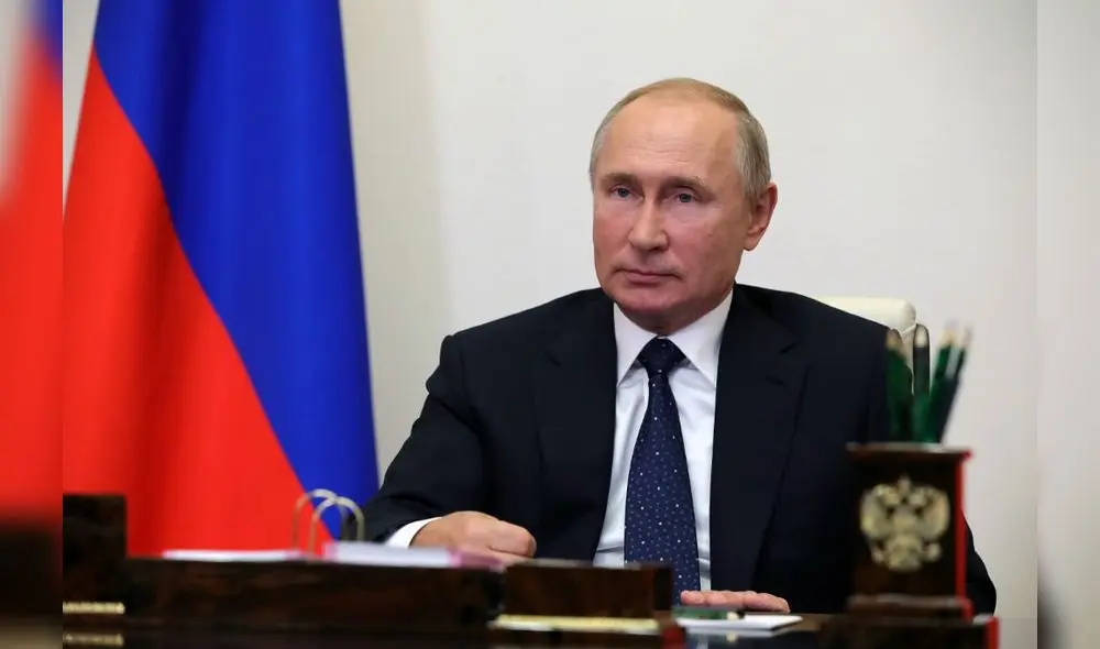 Putin mantuvo un diálogo por videoconferencia con el diseñador de tecnología espacial y de cohetes, Guérbert Yefrémov. Foto: AFP.