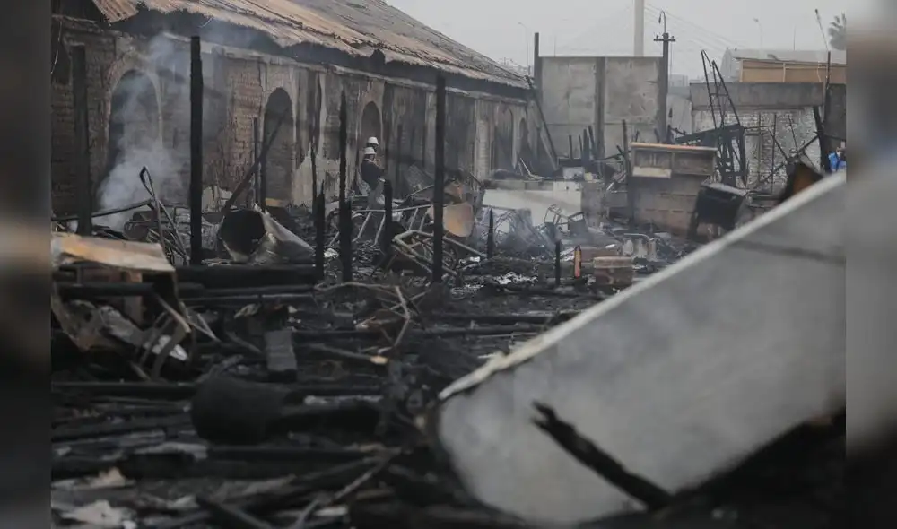Damnificados del incendio en Cercado de Lima. Foto: Jorge Cerdán/ La República. Damnificados del incendio en Cercado de Lima. Foto: Jorge Cerdán/ La República.