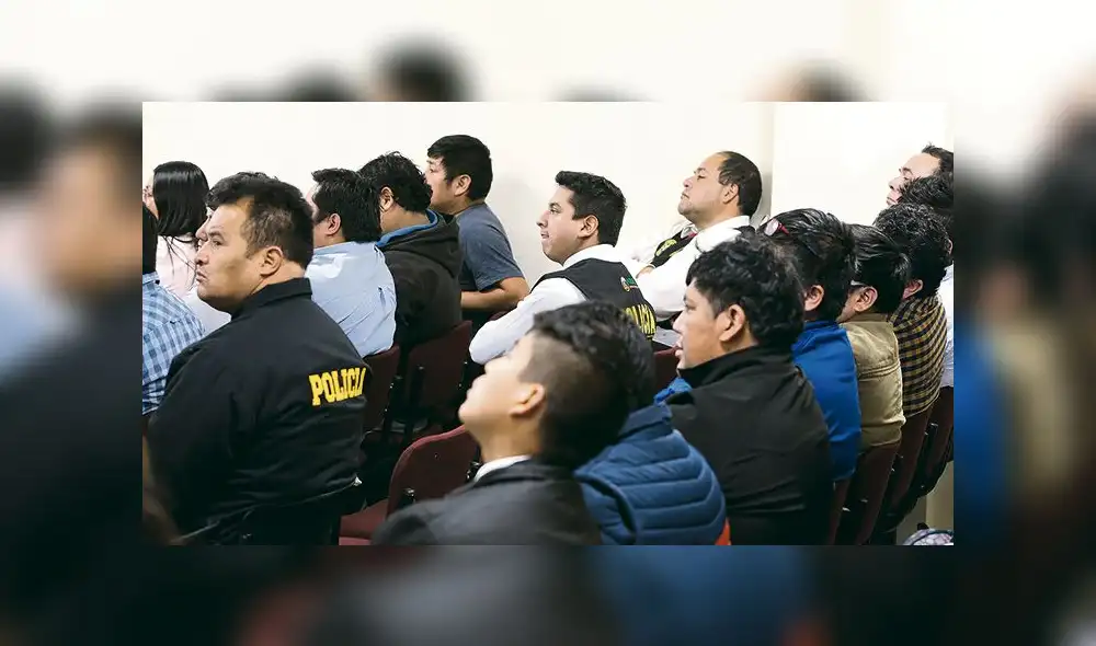 Policías guardaban las espaldas de Los Magos del Misti en Arequipa