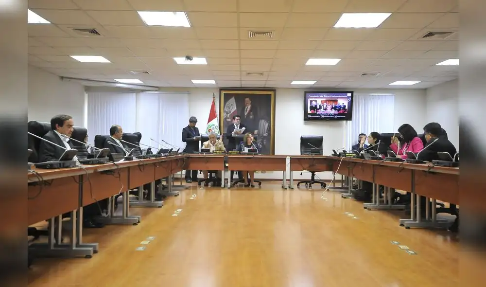Becerril ante Ética y en espera de decisión de fiscal de la Nación