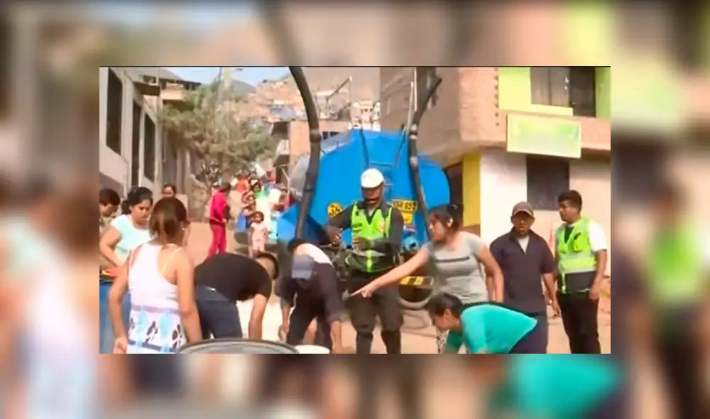 Camiones cisterna reparten agua con resguardo policial [VIDEO]