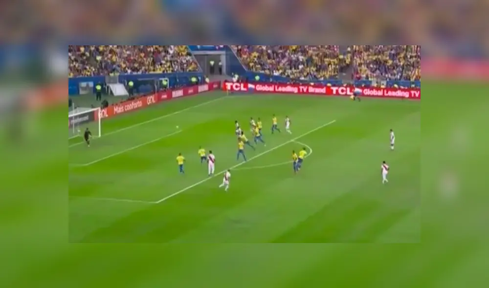 Perú vs Brasil: Christian Cueva sustó el arco de Alisson con potente tiro libre.