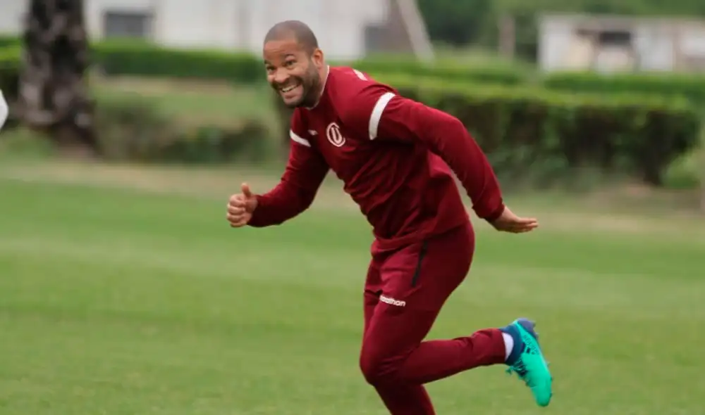 Gregorio Pérez, director técnico de Universitario, esperaba por Alberto Rodríguez en Campo Mar para iniciar la pretemporada con miras al inicio de la campaña 2020. Gregorio Pérez, director técnico de Universitario, esperaba por Alberto Rodríguez en Campo Mar para iniciar la pretemporada con miras al inicio de la campaña 2020.
