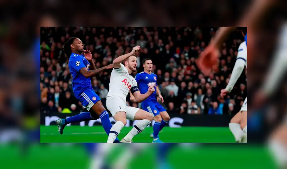 Kane anota doblete ante Olympiakos.